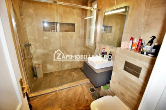 Casa D-P-E, 5 camere 200 mp,1.000 mp teren, garaj, semineu