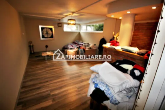 Casa D-P-E, 5 camere 200 mp,1.000 mp teren, garaj, semineu