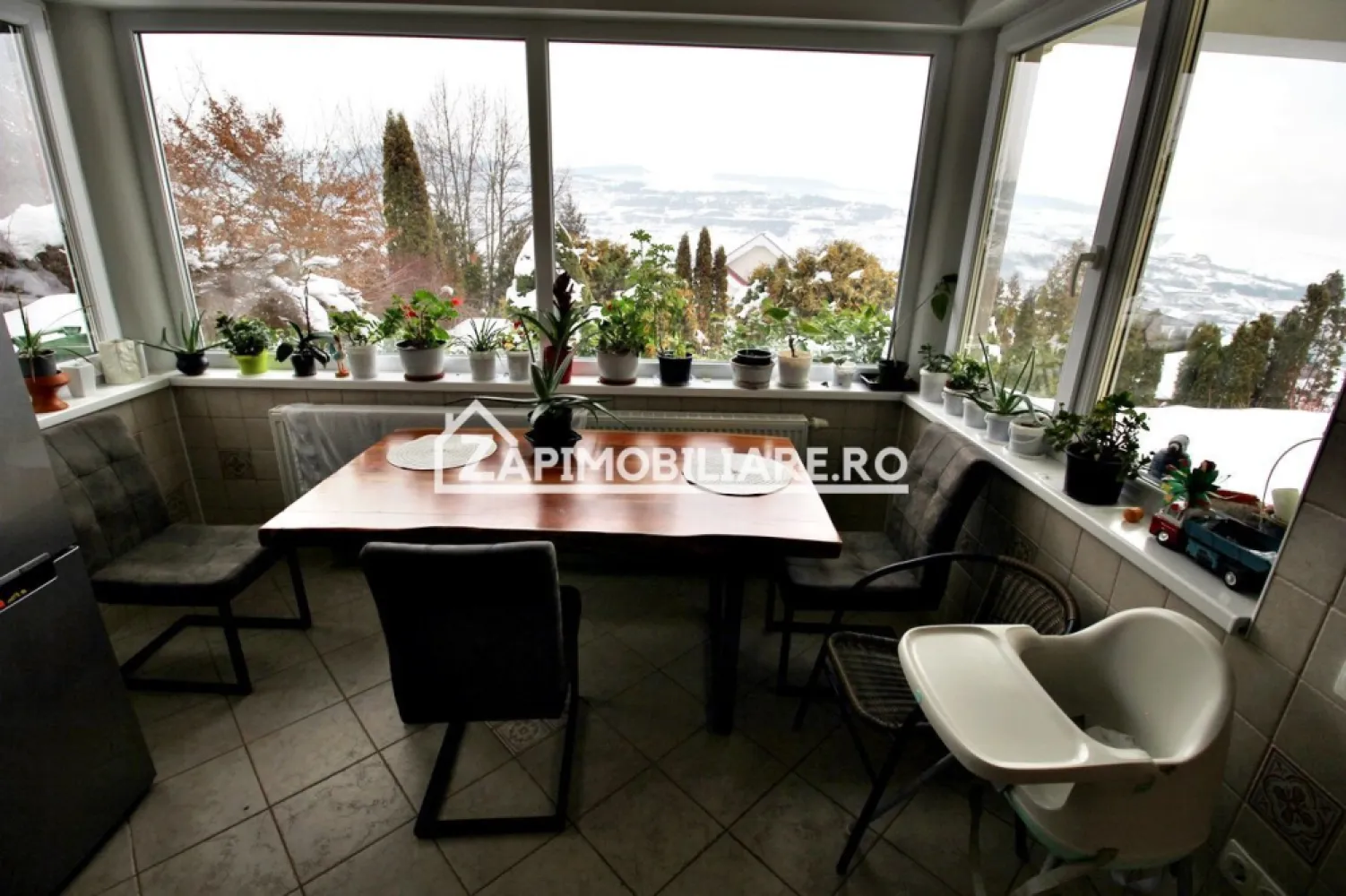 Casa D-P-E, 5 camere 200 mp,1.000 mp teren, garaj, semineu