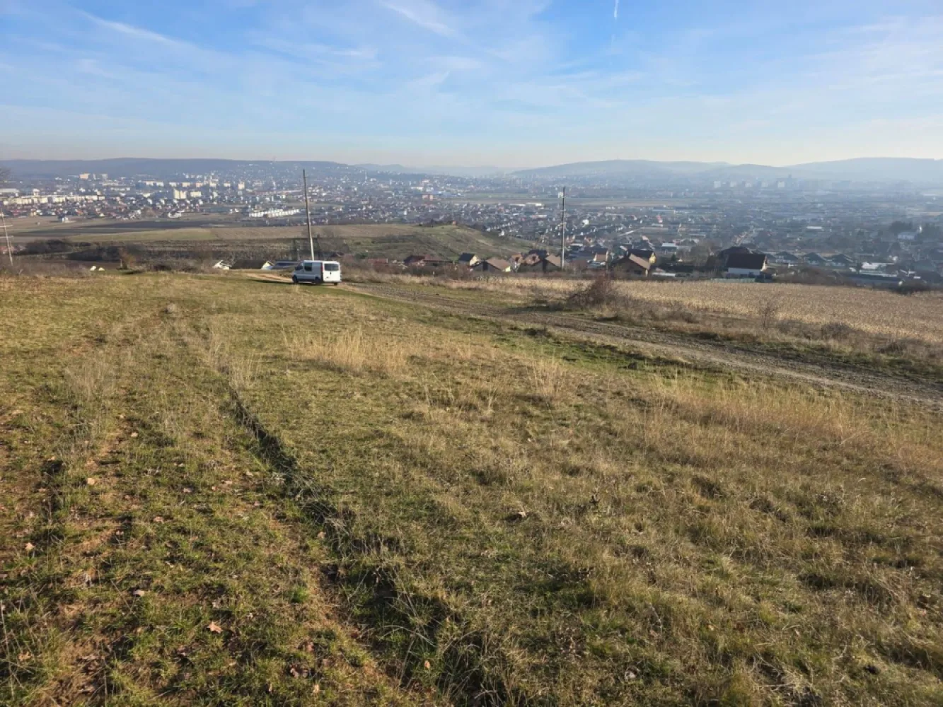 Teren intravilan, 1051 mp. 39 euro mp - Vă oferim spre vânzare 1051 mp teren intravilan situat pe Strada Viilor, in Sancraiu de Mures oferit de Zap Imobiliare, comision ZERO.

Cei interesați pot achiziționa terenul la prețul de 42.000 EURO negociabil
Contact: 0774048706 Bogdan

Compania ZapImobiliare a ales cei mai buni și experimentați parteneri în realizarea tranzacțiilor astfel încât odată cu cea mai bună alegere imobiliară vei primi la pachet și cele mai bune servicii necesare în tot acest proces.

Dacă vă place această ofertă - sau pentru alte informații sunați la numărul de contact din anunț!
Compania Zap Imobiliare vă pune la dispoziție toate informațiile, actele și documentele necesare alături de asistență și consiliere permanentă până la finalizarea achiziției imobiliare. Ne dorim să îți oferim cea mai plăcută experiență, îndeplinim vise cu pereți!