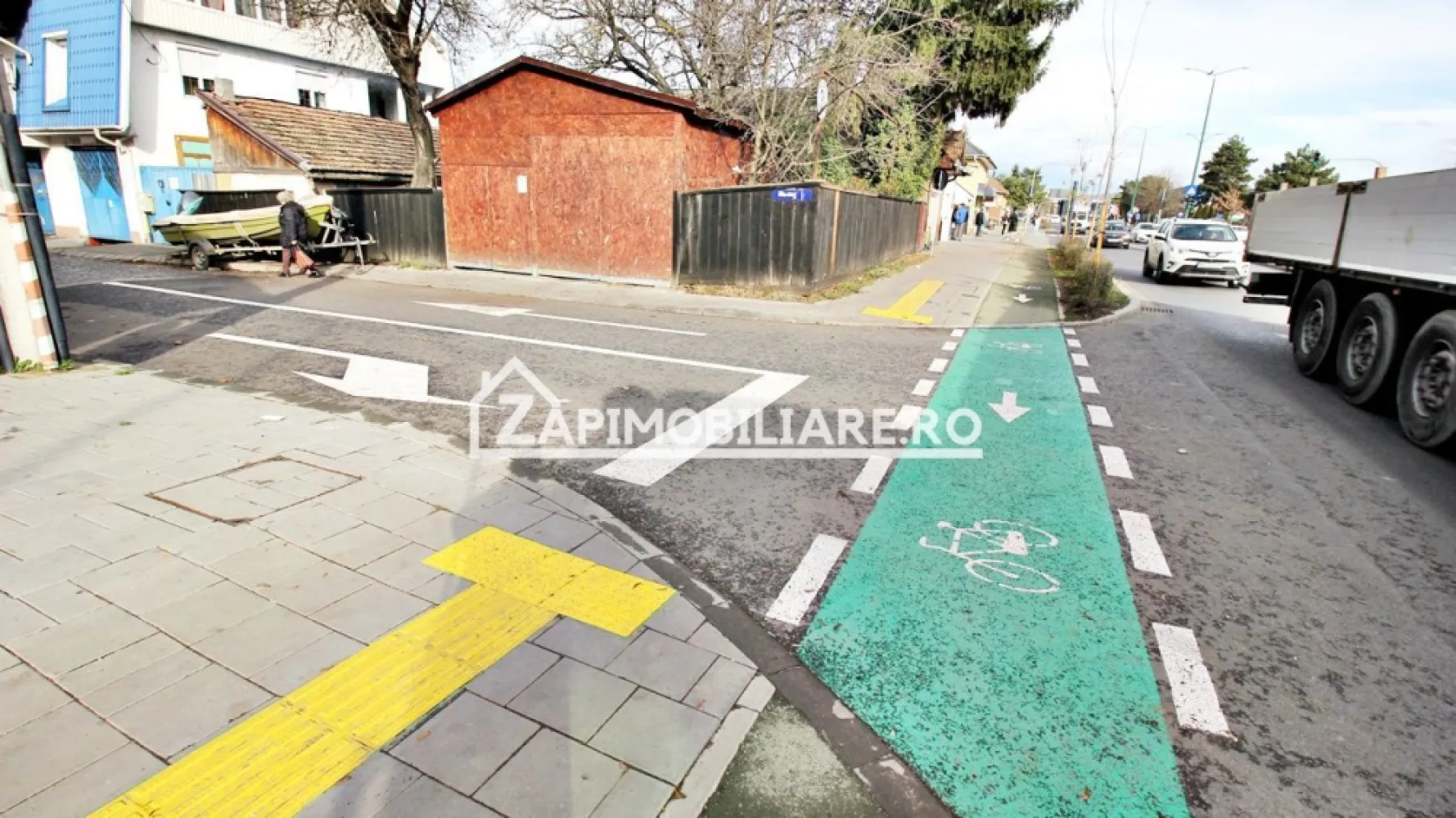 Casa 5 camere, 100 mp,421 mp teren,zona Gh,Doja, 0% comision - Contact 0774048706 Bogdan
De vânzare casă cu deschidere la 2 strazi, singur în curte, 5 camere ,2 bai,situată în zona Gh. Doja, suprafața utilă de 100 mp amplasată pe un teren cu suprafața de 421 mp, 
Compartimentare:
 1 living, 1 bucătărie, 2 bai,4 dormitoare, 1 terasă, 1 bucătărie de vară, 1 cămară

Detalii:
- fundația casei are o adâncime de 1 m, pereții sunt din cărămidă, acoperișul de țiglă, 

Utilitați:
- curent, apă, gaz, canalizare

Casa se vinde la prețul de 165.000 Euro negociabil. Comision ZERO!
Contact 0774048706 Bogdan
Daca vă place această ofertă sau pentru alte informații sunați la numărul de contact din anunț! 
Compania Zap Imobiliare vă pune la dispoziție toate actele și documentele necesare alături de asistență și consiliere permanentă până la finalizarea achiziției imobiliare. 
Ne dorim să îți oferim cea mai plăcută experiență, îndeplinim vise cu pereți!