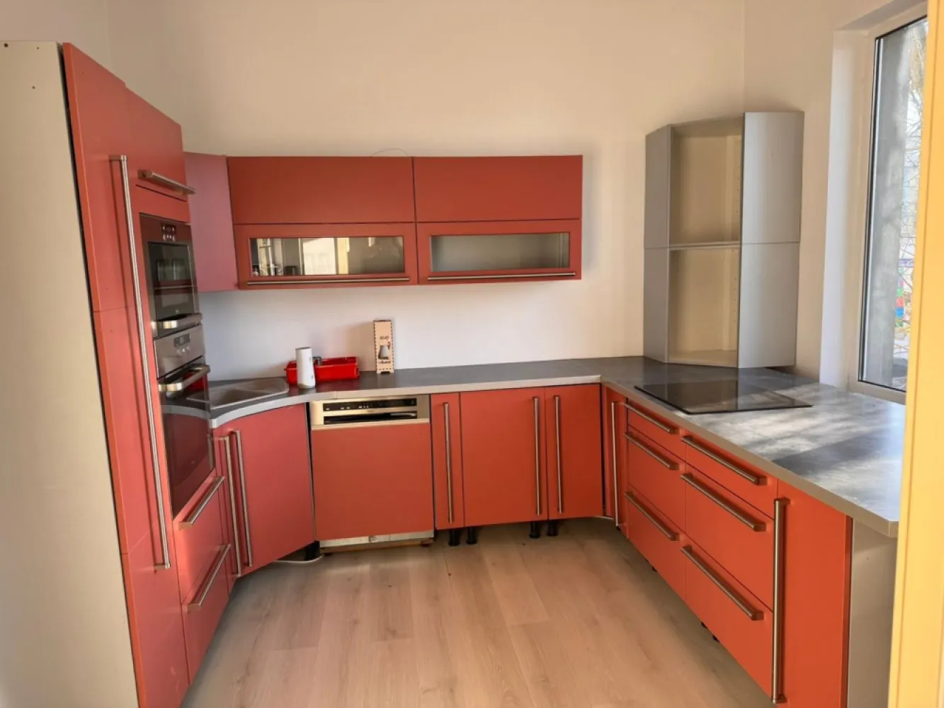 Cladire birouri / spatiu comercial - 584 mp - Comision ZERO