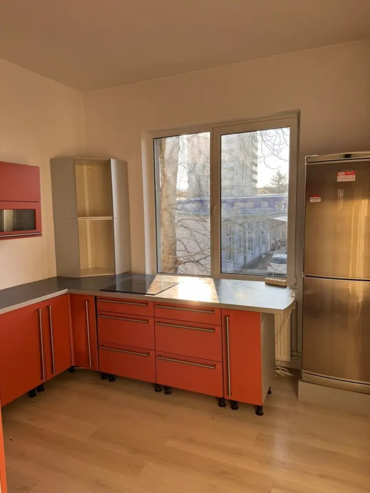 Cladire birouri / spatiu comercial - 584 mp - Comision ZERO