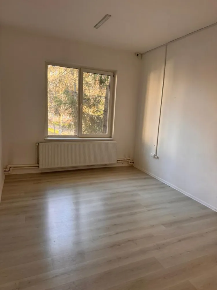 Cladire birouri / spatiu comercial - 584 mp - Comision ZERO