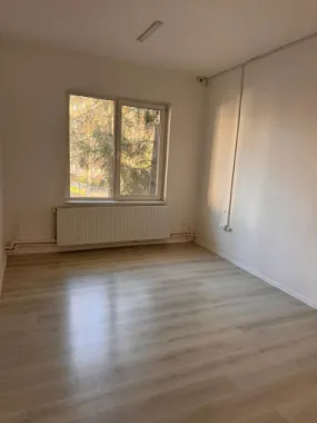 Cladire birouri / spatiu comercial - 584 mp - Comision ZERO