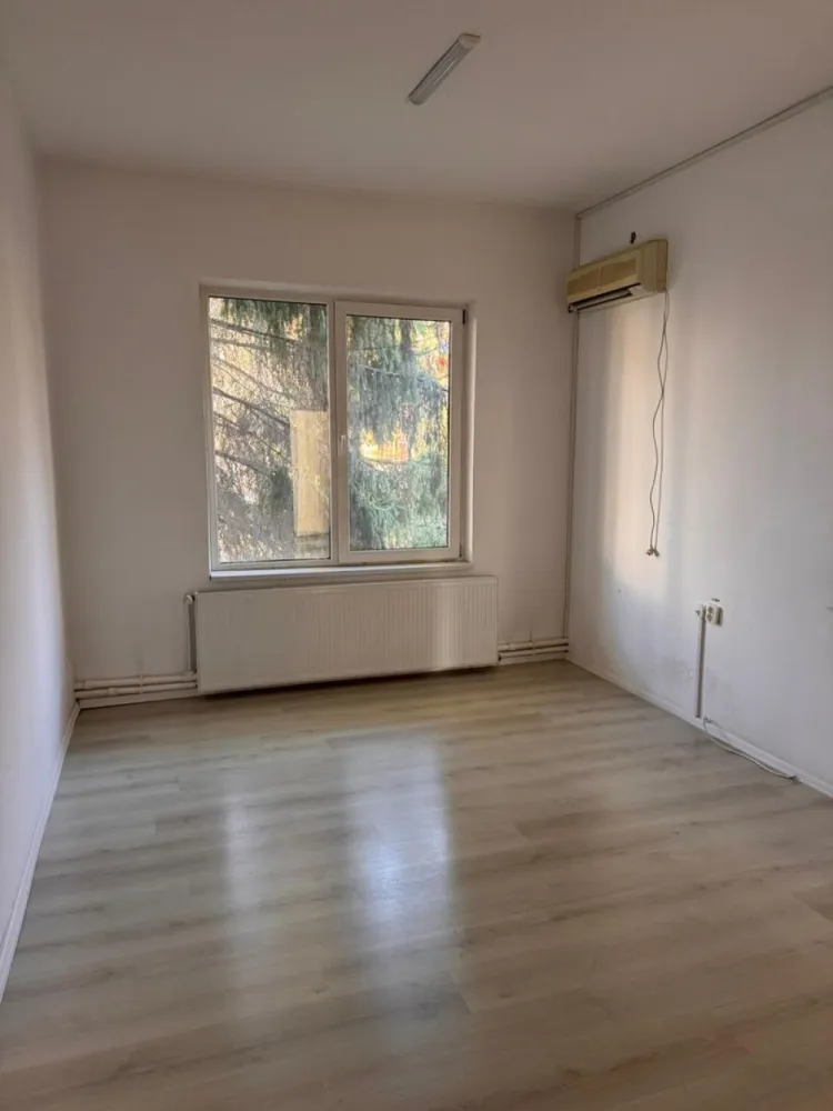 Cladire birouri / spatiu comercial - 584 mp - Comision ZERO