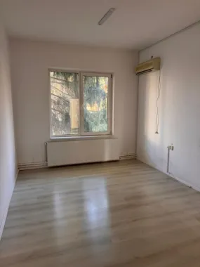 Cladire birouri / spatiu comercial - 584 mp - Comision ZERO