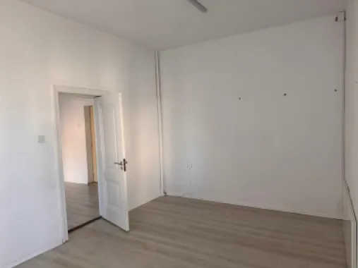 Cladire birouri / spatiu comercial - 584 mp - Comision ZERO