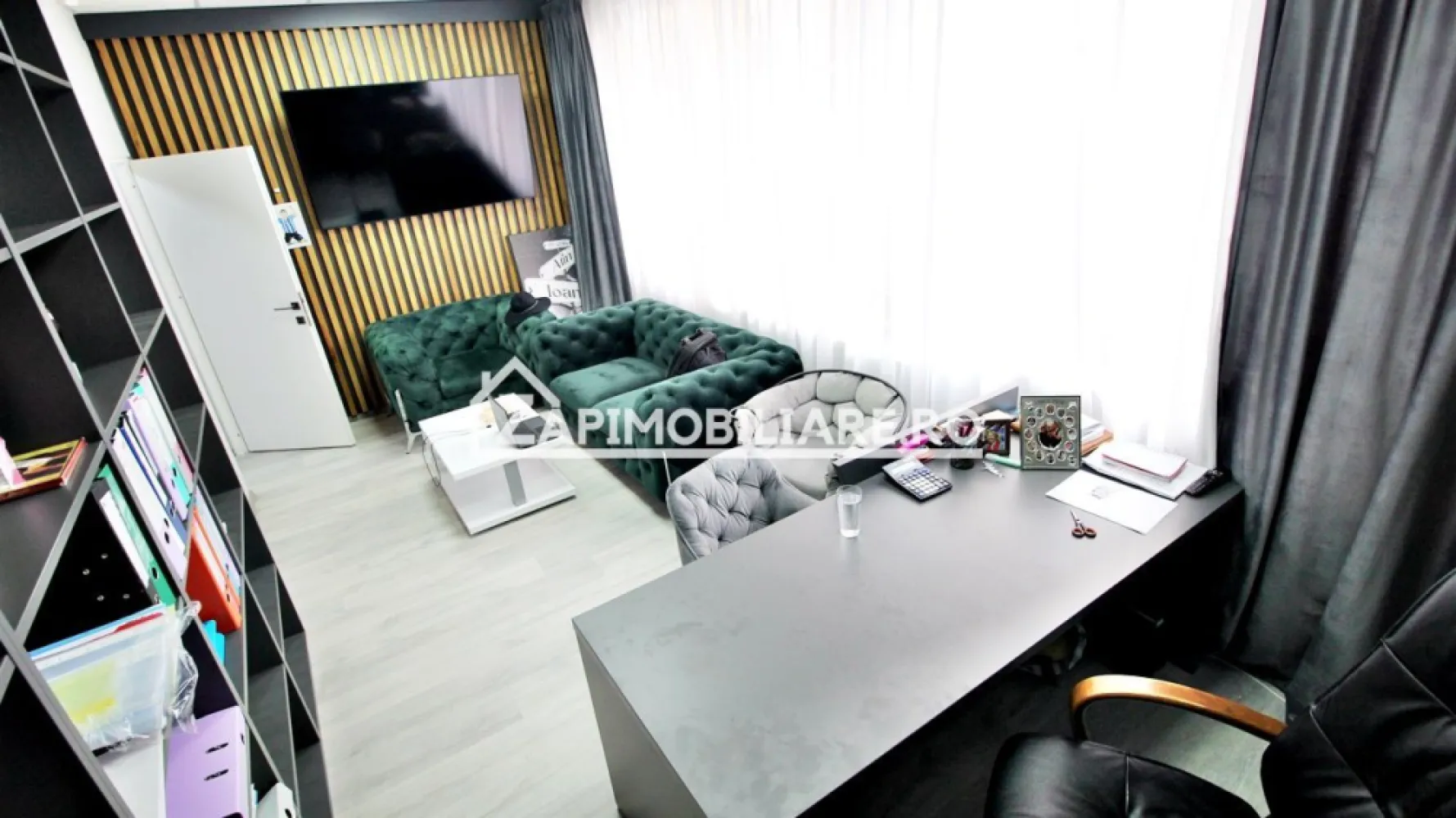 Spatiu comercial in clădire nouă,220 mp.utili,1800 euro mp - De vânzare sau de închiriat spatiu comercial la cheie in clădire nouă la parter cu suprafata utilă de 220 mp.utili situat in Cartierul Dambul Pietros 1.800 euro mp.
contact 0774048706 Bogdan
Detalii:
- 8 birouri
- 2 bai
- 1 bucătărie
- 1 hol
- 1 terasă
- centrală termică, calorifere, geamuri termopan,
- aer conditionat
- sistem de alarmă
Spațiul de 220 mp se vinde la prețul de 399.000 euro negociabil Comision Zero
Prețul la inchiriere 2.500 euro tva inclus in pret 
---------------------------------------------------------------------------------------------------------------------------------
contact Bogdan 0774048706 Bogdan
Acest anunț nu corespunde cerințelor tale? Sună la numărul afișat în anunț și unul dintre agenții noștri te va ajuta cu alte oferte personalizate în funcție de cerințele tale.