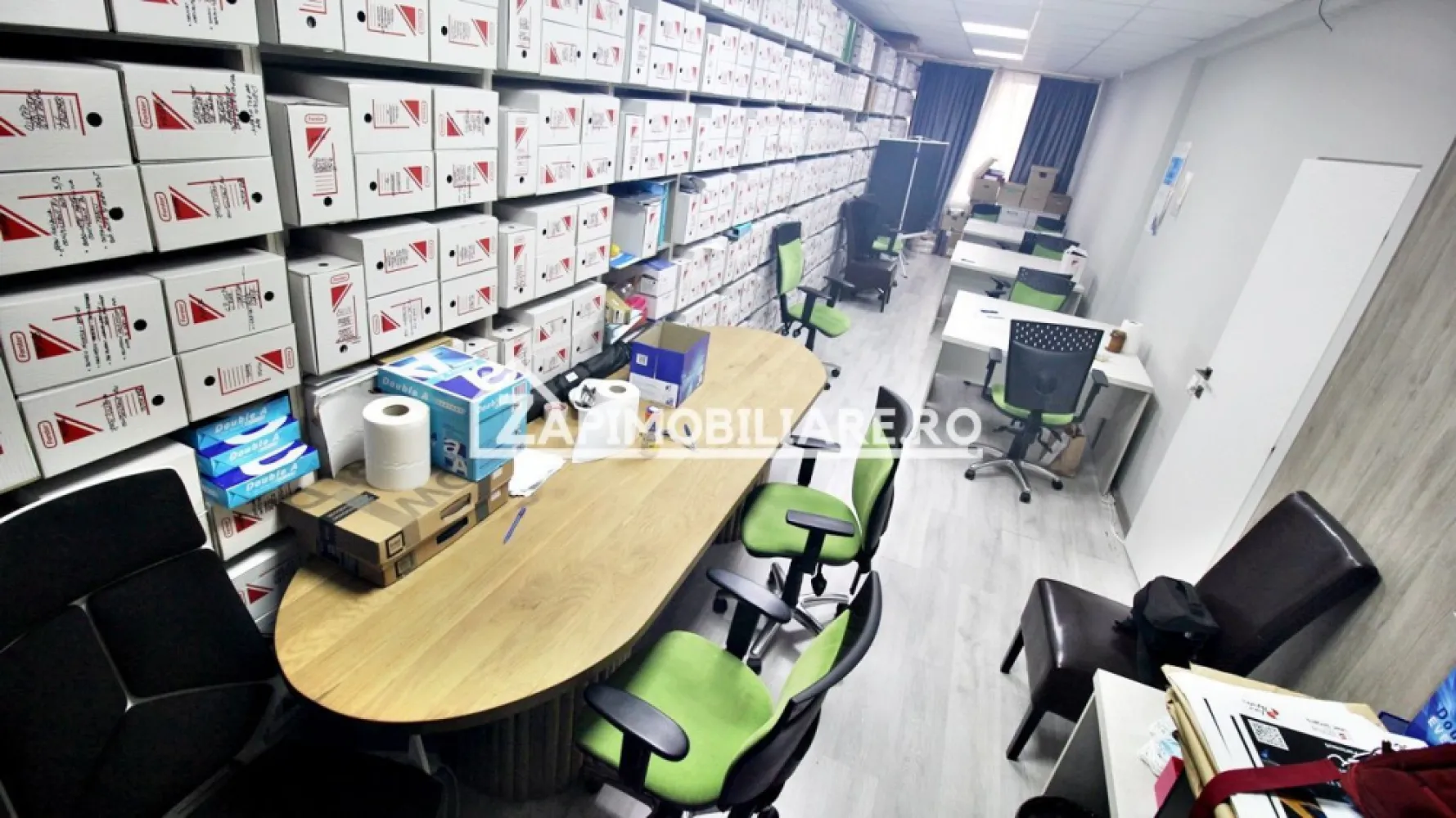 Spatiu comercial in clădire nouă,220 mp.utili,1800 euro mp - De vânzare sau de închiriat spatiu comercial la cheie in clădire nouă la parter cu suprafata utilă de 220 mp.utili situat in Cartierul Dambul Pietros 1.800 euro mp.
contact 0774048706 Bogdan
Detalii:
- 8 birouri
- 2 bai
- 1 bucătărie
- 1 hol
- 1 terasă
- centrală termică, calorifere, geamuri termopan,
- aer conditionat
- sistem de alarmă
Spațiul de 220 mp se vinde la prețul de 399.000 euro negociabil Comision Zero
Prețul la inchiriere 2.500 euro tva inclus in pret 
---------------------------------------------------------------------------------------------------------------------------------
contact Bogdan 0774048706 Bogdan
Acest anunț nu corespunde cerințelor tale? Sună la numărul afișat în anunț și unul dintre agenții noștri te va ajuta cu alte oferte personalizate în funcție de cerințele tale.