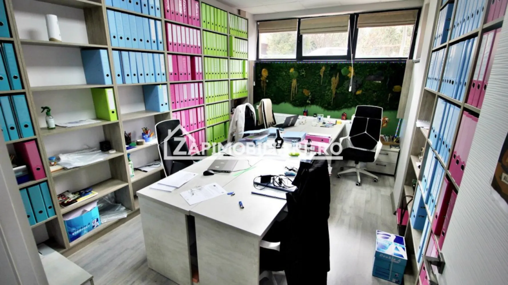 Spatiu comercial in clădire nouă,220 mp.utili,1800 euro mp - De vânzare sau de închiriat spatiu comercial la cheie in clădire nouă la parter cu suprafata utilă de 220 mp.utili situat in Cartierul Dambul Pietros 1.800 euro mp.
contact 0774048706 Bogdan
Detalii:
- 8 birouri
- 2 bai
- 1 bucătărie
- 1 hol
- 1 terasă
- centrală termică, calorifere, geamuri termopan,
- aer conditionat
- sistem de alarmă
Spațiul de 220 mp se vinde la prețul de 399.000 euro negociabil Comision Zero
Prețul la inchiriere 2.500 euro tva inclus in pret 
---------------------------------------------------------------------------------------------------------------------------------
contact Bogdan 0774048706 Bogdan
Acest anunț nu corespunde cerințelor tale? Sună la numărul afișat în anunț și unul dintre agenții noștri te va ajuta cu alte oferte personalizate în funcție de cerințele tale.