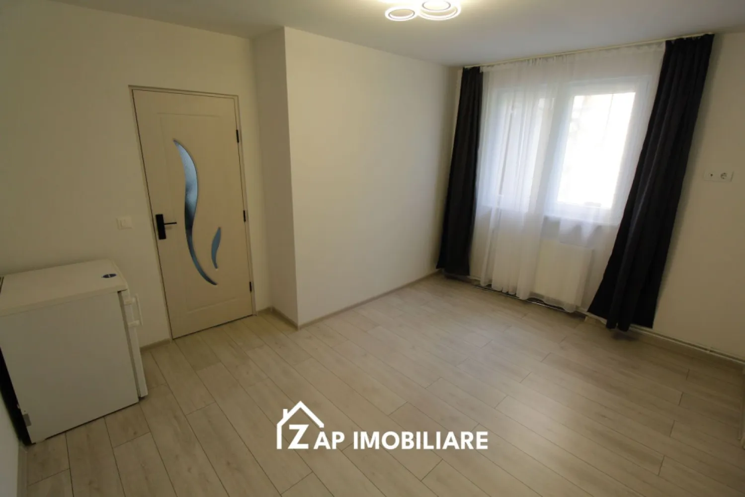 Aleea Savinesti - Ap 2 camere - Renovat complet - Mentionati ID-ul proprietatii cand apelati: CP2805530
Comision ZERO pentru cumparator!
Contact ⓪⑦②⑥ ②②③ ⑧⑧⑥ Sebastian
De vânzare apartament 2 camere semidecomandat situat în zona semicentrala , strada Aleea Savinesti suprafață utilă de 40mp, situat la -parter din 4 oferit de Zap Imobiliare 
Detalii: 
- 1 living, 1 dormitor, 1 bucătărie, 1 baie, fara balcon 1 hol
- centrală termică, calorifere, geamuri termopan, ușă metalică.

Locuința se vinde la prețul de 75000 Euro . Comisionul este ZERO pentru cumparator
Contact ⓪⑦②⑥ ②②③ ⑧⑧⑥ Sebastian

Proprietatea se află într-o zonă cu un confort deosebit, datorită amplasării în imediata apropiere a tot ceea ce înseamnă viață modernă, și anume: mijloace de transport în comun, magazine, unități de învățământ de toate gradele, piață, parc, bănci, farmacii, s.a.
Dacă vă place această ofertă - sau pentru alte informații sunați la numărul de contact din anunț! 
Compania Zap Imobiliare vă pune la dispoziție toate informațiile, actele și documentele necesare alături de asistență și consiliere permanentă până la finalizarea achiziției imobiliare. Ne dorim să îți oferim cea mai plăcută experiență, îndeplinim vise cu pereți!