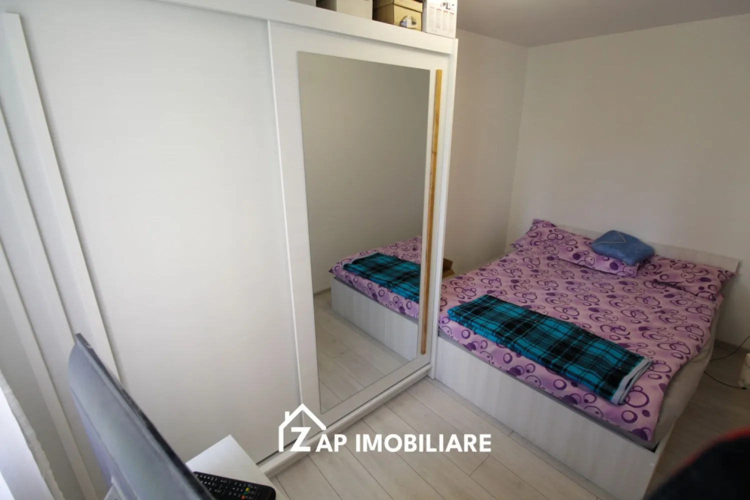 Aleea Savinesti - Ap 2 camere - Renovat complet - Mentionati ID-ul proprietatii cand apelati: CP2805530
Comision ZERO pentru cumparator!
Contact ⓪⑦②⑥ ②②③ ⑧⑧⑥ Sebastian
De vânzare apartament 2 camere semidecomandat situat în zona semicentrala , strada Aleea Savinesti suprafață utilă de 40mp, situat la -parter din 4 oferit de Zap Imobiliare 
Detalii: 
- 1 living, 1 dormitor, 1 bucătărie, 1 baie, fara balcon 1 hol
- centrală termică, calorifere, geamuri termopan, ușă metalică.

Locuința se vinde la prețul de 75000 Euro . Comisionul este ZERO pentru cumparator
Contact ⓪⑦②⑥ ②②③ ⑧⑧⑥ Sebastian

Proprietatea se află într-o zonă cu un confort deosebit, datorită amplasării în imediata apropiere a tot ceea ce înseamnă viață modernă, și anume: mijloace de transport în comun, magazine, unități de învățământ de toate gradele, piață, parc, bănci, farmacii, s.a.
Dacă vă place această ofertă - sau pentru alte informații sunați la numărul de contact din anunț! 
Compania Zap Imobiliare vă pune la dispoziție toate informațiile, actele și documentele necesare alături de asistență și consiliere permanentă până la finalizarea achiziției imobiliare. Ne dorim să îți oferim cea mai plăcută experiență, îndeplinim vise cu pereți!