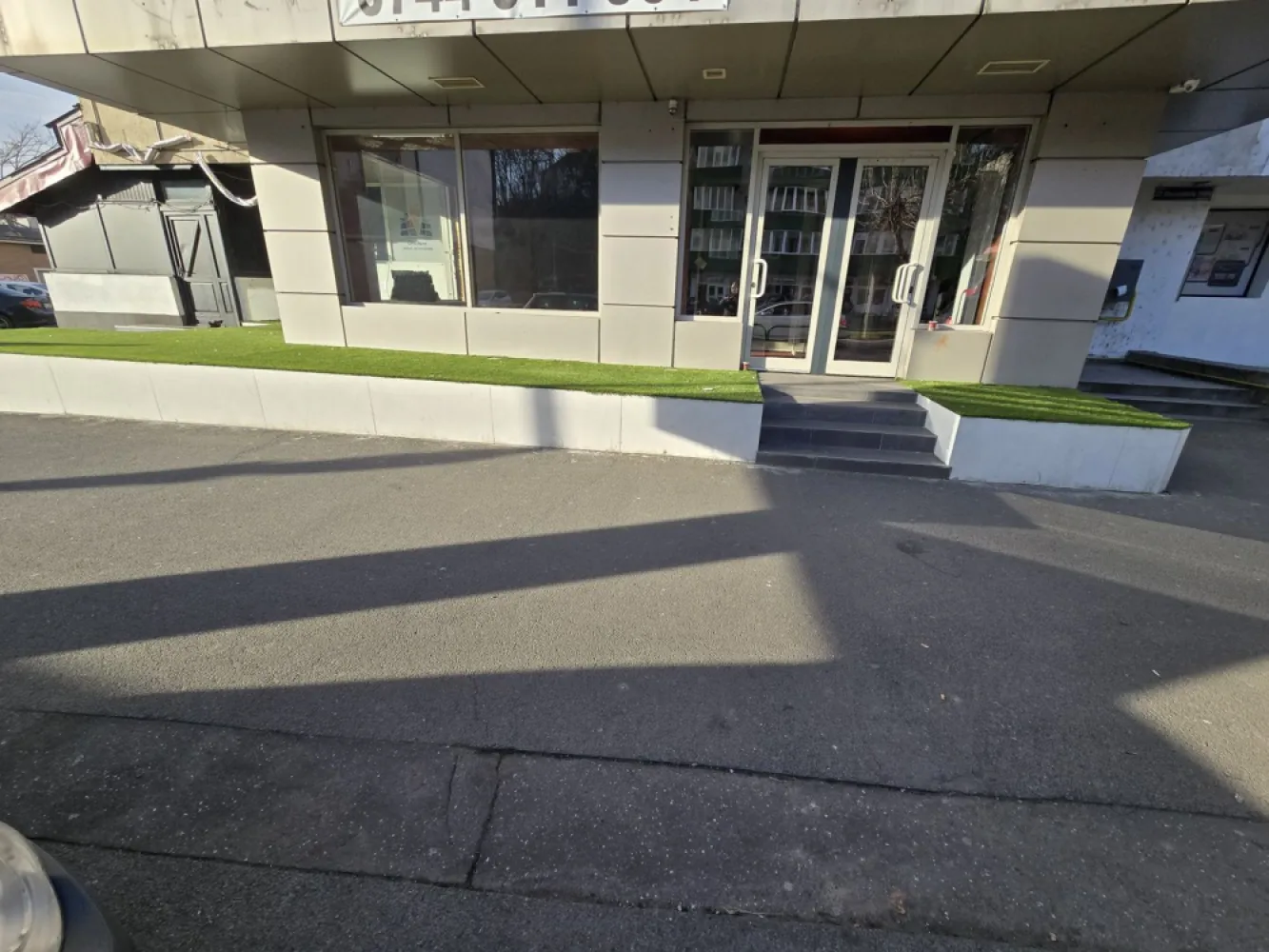 Spatiu Comercial 146 mp. cartier 7 Noiembrie zona Unic - Contact 0774048706 Bogdan
De inchiriat spațiu comercial cu suprafata utilă de 146 mp.
situat la parter în cartierul 7 Noiembrie, zona Unic ideal si pentru sedii firme, farmacie, punct de lucru, cabinet medical,bar, cofetărie, sucursală bancă,etc
Detalii:
Spațiul se inchiriază la prețul de 3000 euro negociabil.Comisionu 50% din prima chirie.
Contact 0774048706 Bogdan
Acest anunț nu corespunde cerințelor tale? Sună la numărul afișat în anunț și unul dintre agenții noștri te va ajuta cu alte oferte personalizate în funcție de cerințele tale.