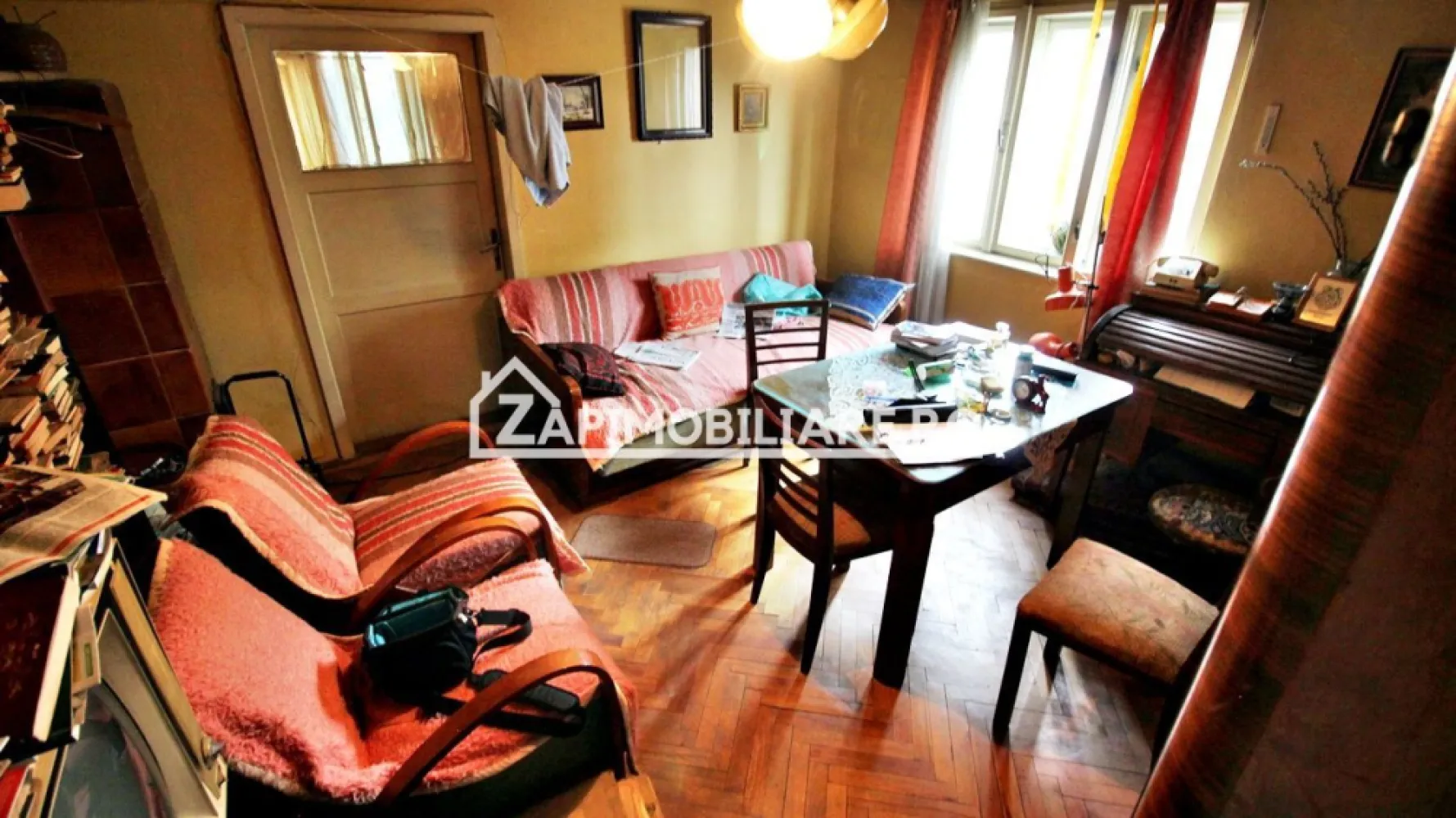 Apartament 2 camere,46 mp, et.3,Targu Mures - Contact 0774048706 Bogdan
De vânzare apartament 2 camere semidecomandat confort 2, situat în cartierul Libertătii, strada Nicolae Balcescu, aproape de Gimnaziul Nicolae Balcescu,suprafață utilă de 46 mp, situat la etajul 3 din 3 oferit de Zap Imobiliare 
Detalii: 
- 1 living, 1 dormitor, 1 bucătărie, 1 baie, 1 camară,1 hol
- apartamentul necesită renovare
Proprietatea se află într-o zonă cu un confort deosebit, datorită amplasării în imediata apropiere a tot ceea ce înseamnă viață modernă, și anume: mijloace de transport în comun, magazine, unități de învățământ de toate gradele, piață, parc, bănci, farmacii, s.a.
Locuința se vinde la prețul de 59.000 Euro negociabil. Comisionul este ZERO!
Contact 0774048706 Bogdan

Dacă vă place această ofertă - sau pentru alte informații sunați la numărul de contact din anunț! 
Compania Zap Imobiliare vă pune la dispoziție toate informațiile, actele și documentele necesare alături de asistență și consiliere permanentă până la finalizarea achiziției imobiliare. Ne dorim să îți oferim cea mai plăcută experiență, îndeplinim vise cu pereți!