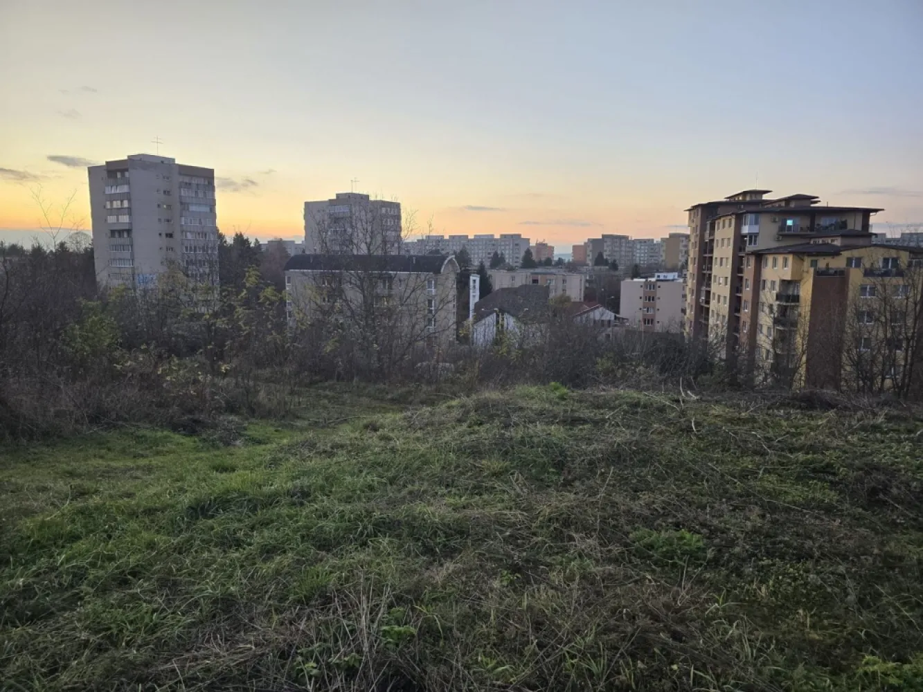 Teren Intravilan 602 mp.zona Dambul Pietros.Comision ZERO! - De vănzare 602 mp.teren intravilan in Targu Mures zona Dambul Pietros
Contact 0774048706 Bogdan
Terenul de 602 mp.se vinde la prețul de 48.000 Euro negociabil Comisionul este ZERO!
Contact 0774048706 Bogdan
Dacă vă place această ofertă - sau pentru alte informații sunați la numărul de contact din anunț! 0774048706 Bogdan
Compania Zap Imobiliare vă pune la dispoziție toate informațiile, actele și documentele necesare alături de asistență și consiliere permanentă până la finalizarea achiziției imobiliare.
