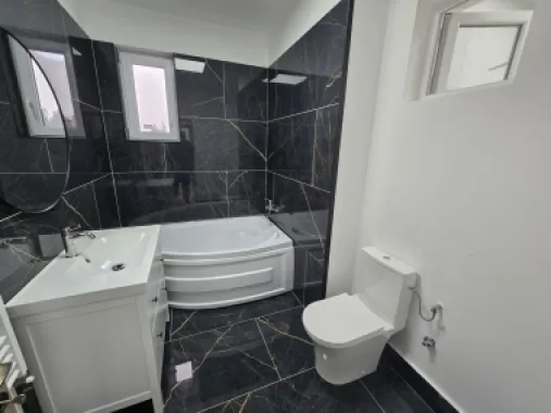 Apartament 3 camere,2 terase,2 băi,95mp,zona Centrală