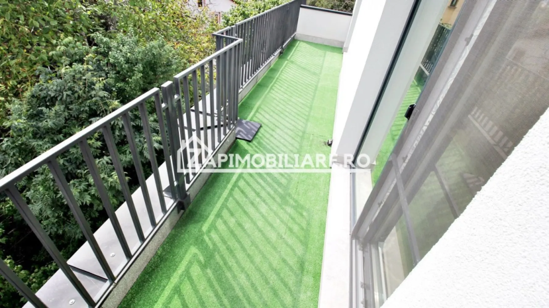 Apartament 3 camere,2 terase,2 băi,95mp,zona Centrală