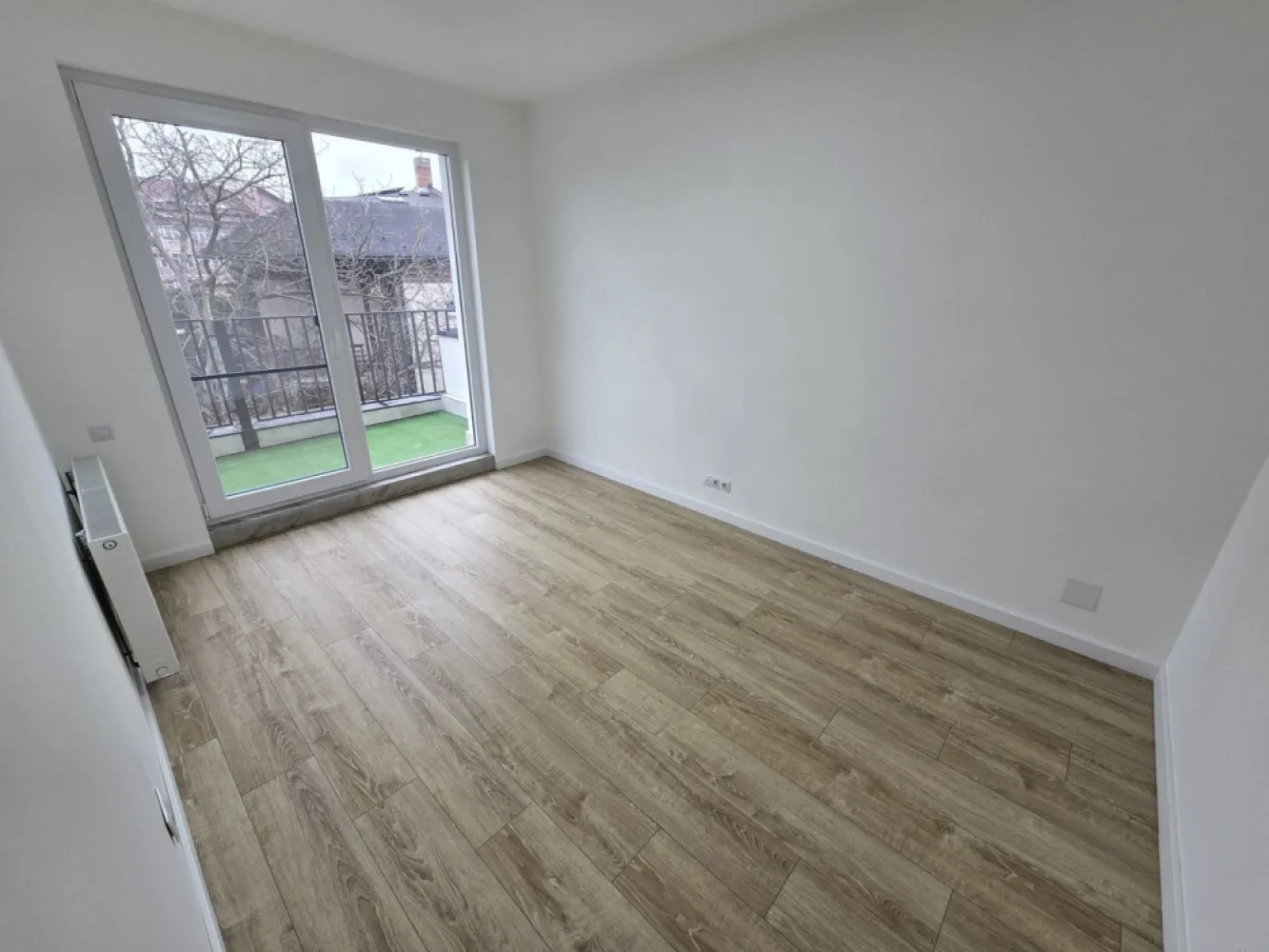 Apartament 3 camere,2 terase,2 băi,95mp,zona Centrală