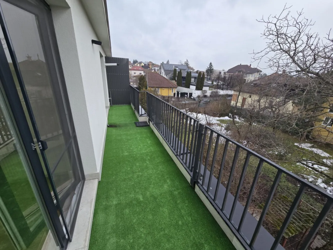 Apartament 3 camere,2 terase,2 băi,95mp,zona Centrală