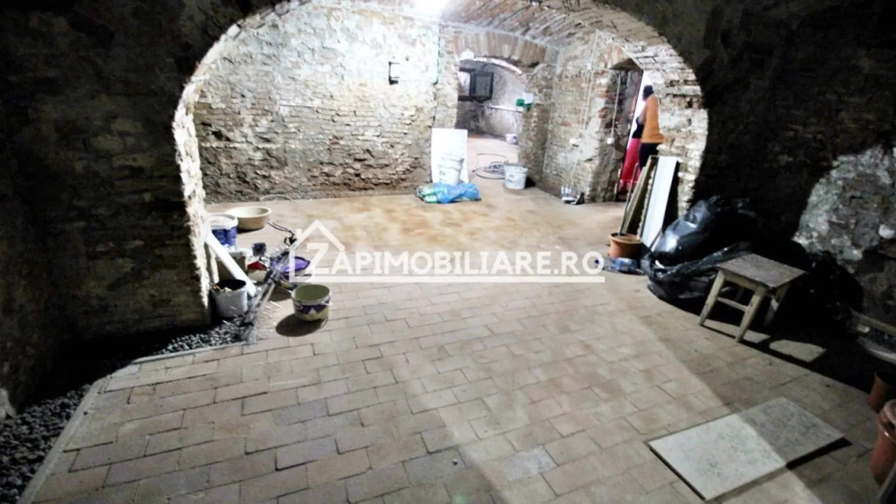 Spatiu Comercial 100 mp.zona Centrală - De închiriat spațiu comercial 100 mp. utili situat la Demisol zona Centrală
contact 0774048706 Bogdan
Detalii:
- centrală termică, calorifere, geamuri termopan,
Spațiul se inchiriază la prețul de 800 euro negociabil
Comisionul perceput este de 50% din valoarea primei chirii.Și se percepe o singură dată!
---------------------------------------------------------------------------------------------------------------------------------
contact Bogdan 0774048706
Acest anunț nu corespunde cerințelor tale? Sună la numărul afișat în anunț și unul dintre agenții noștri te va ajuta cu alte oferte personalizate în funcție de cerințele tale.