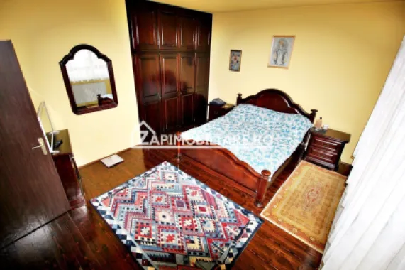 Casa 4 camere+spatiu comercial 420mp.6 bai,720mp teren