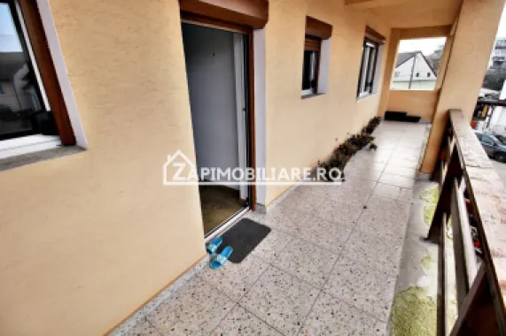 Casa 4 camere+spatiu comercial 420mp.6 bai,720mp teren