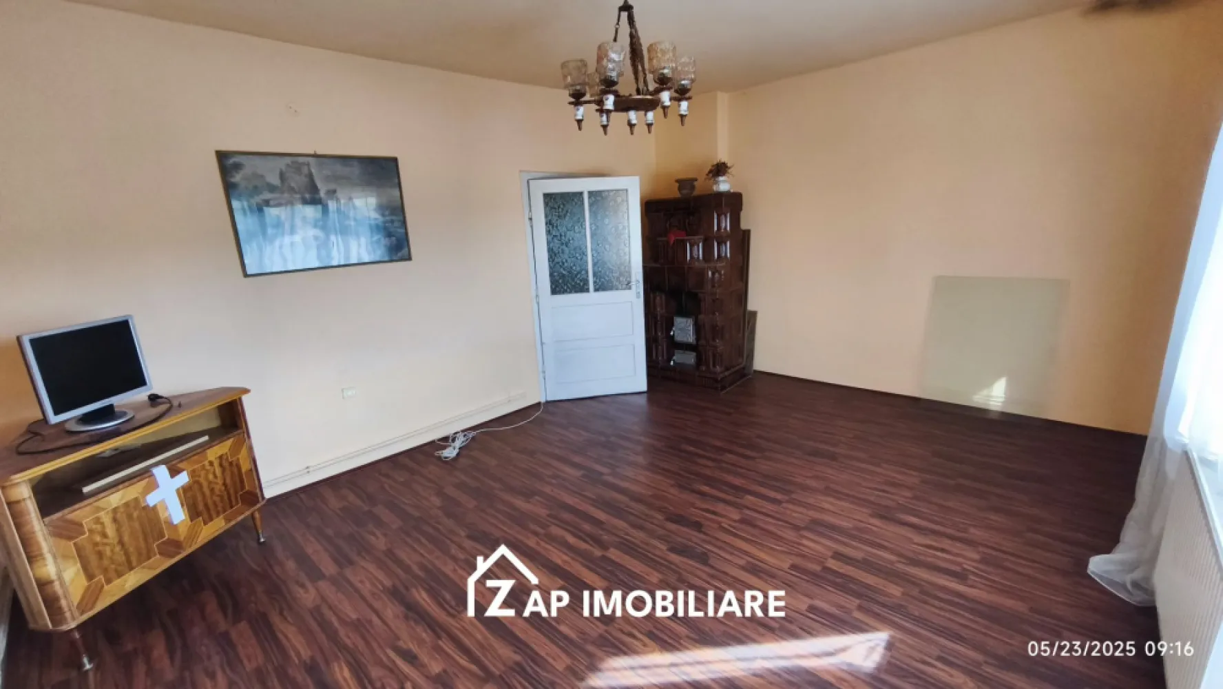 Ap 2 camere 74 mp - cu garaj si curte proprie 300 mp - Budiului - Mentionati ID-ul proprietatii cand apelati: CP2550990
Comision ZERO pentru cumparator!
Contact ⓪⑦②⑥ ②②③ ⑧⑧⑥ Sebastian
De vânzare apartament 2 camere decomandat confort 1 situat pe strada Budiului zona Timko suprafață utilă de 74 mp + balcon 4.4 mp situat la etajul 2 oferit de Zap Imobiliare 
Detalii: 
- 2 camere, 1 bucătărie 1 camara, 1 baie, 1 balcon închis, 1 hol
- centrală termică, calorifere, geamuri termopan, ușă PVC
- detine garaj si 300 mp teren aferenti aparatmentului 

Locuința se vinde la prețul de 105000 Euro negociabil. Comisionul este ZERO pentru cumparator
Contact ⓪⑦②⑥ ②②③ ⑧⑧⑥ Sebastian