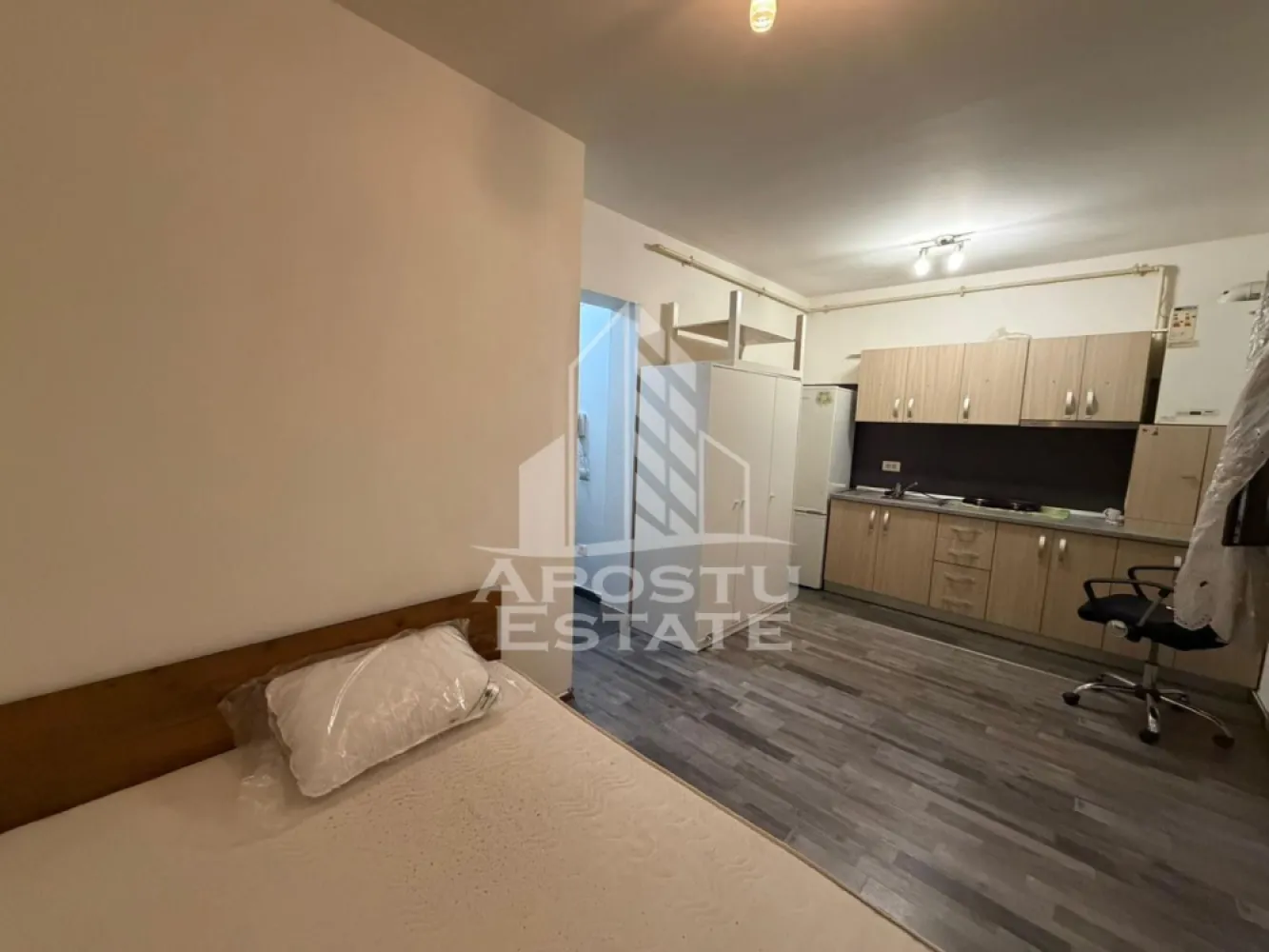 Garsoniera, Pet Friendly,centrala proprie,zona Iulius Mall - Apostu Estate va propune spre inchiriere o garsoniera, in zona Iulius Town

Suprafata utila 20 mp
Bucatarie mobilata si utilata
Pat matrimonial
Baie cu cada

Confortul termic este realizat de centrala proprie a imobiliului
Ideala pentru o singura persoana

Pret 260 euro
Garantie 260 euro

Programeaza o vizionare
ID intern : CP2875630