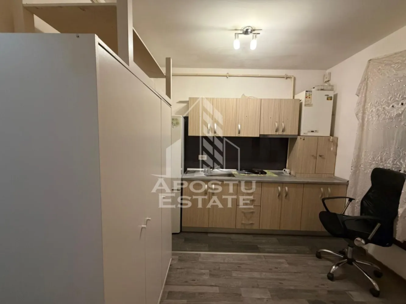 Garsoniera, Pet Friendly,centrala proprie,zona Iulius Mall - Apostu Estate va propune spre inchiriere o garsoniera, in zona Iulius Town

Suprafata utila 20 mp
Bucatarie mobilata si utilata
Pat matrimonial
Baie cu cada

Confortul termic este realizat de centrala proprie a imobiliului
Ideala pentru o singura persoana

Pret 260 euro
Garantie 260 euro

Programeaza o vizionare
ID intern : CP2875630