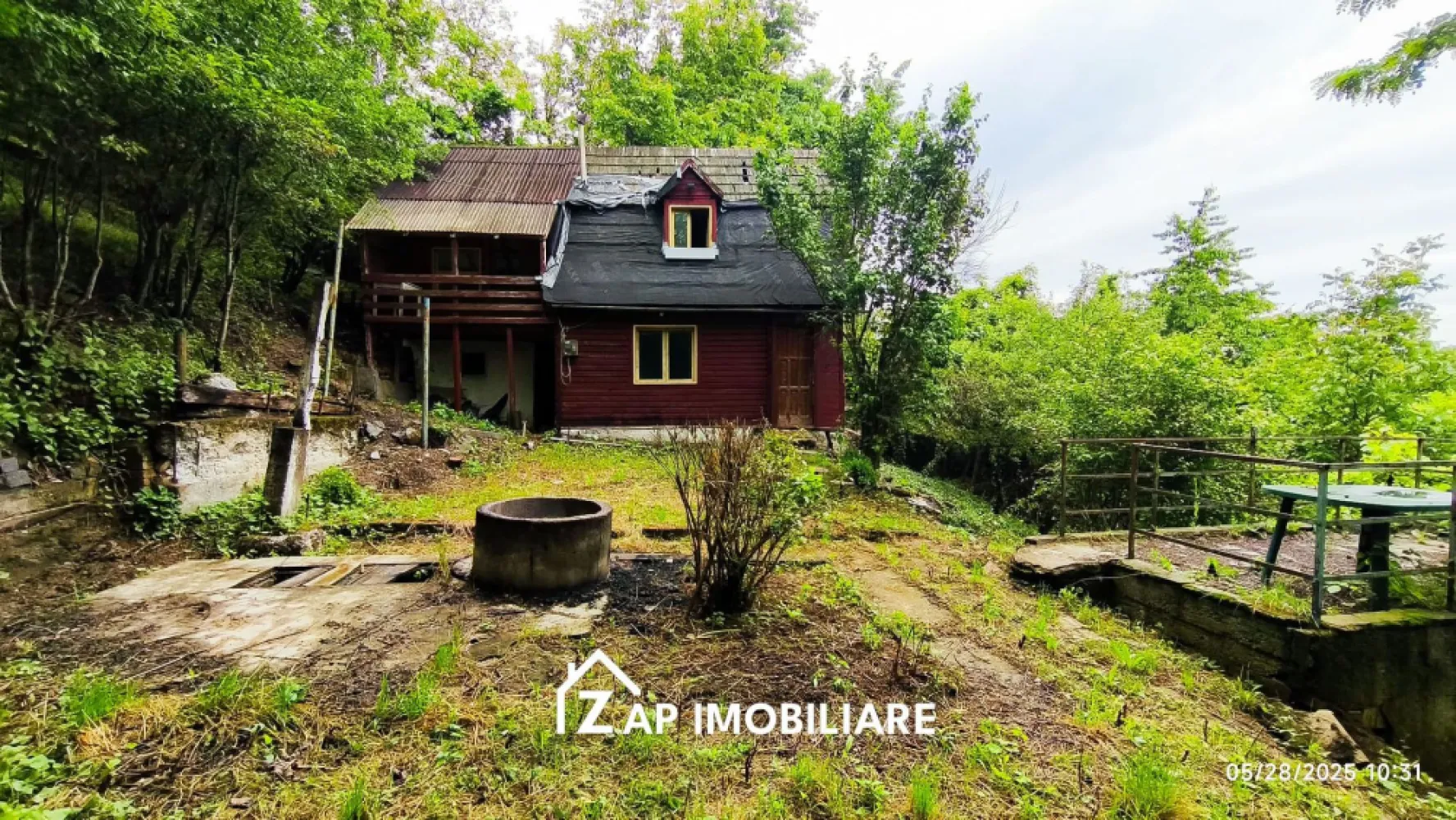 Teren Platou - 1613 mp - cu căbănuță intabulată– vedere panoramica - Mentionati ID-ul proprietatii cand apelati: CP2561537
Contact ⓪⑦②⑥ ②②③ ⑧⑧⑥ Sebastian

Vă propunem spre vânzare un teren intravilan de 1.613 mp, cu deschidere de 30 metri la drum, situat într-una dintre cele mai retrase și spectaculoase zone ale Târgu Mureșului – Strada Posada.

Ce îl face cu adevărat special:
 • Este înconjurat de pădure, cu intimitate totală, fără vecini direcți
 • Oferă o priveliște superbă asupra orașului, fiind amplasat pe un deal
 • Dispune de o căbănuță intabulată, deja racordată la apă și curent, ceea ce permite demararea rapidă a unui proiect de renovare sau extindere
 • Front stradal generos: 30 metri
 • Terenul are o pantă mai accentuată la intrare, apoi o zonă lină, ideală pentru construcție
 • Rețea de canalizare disponibilă în apropiere (necesită pompare)
 • Accesul se face pe drum neasfaltat

📌 Vizionarea este recomandată atât ziua, cât și noaptea, pentru a înțelege farmecul real al locului.

Pretul este de 205000 Euro negociabil

Contact ⓪⑦②⑥ ②②③ ⑧⑧⑥ Sebastian
