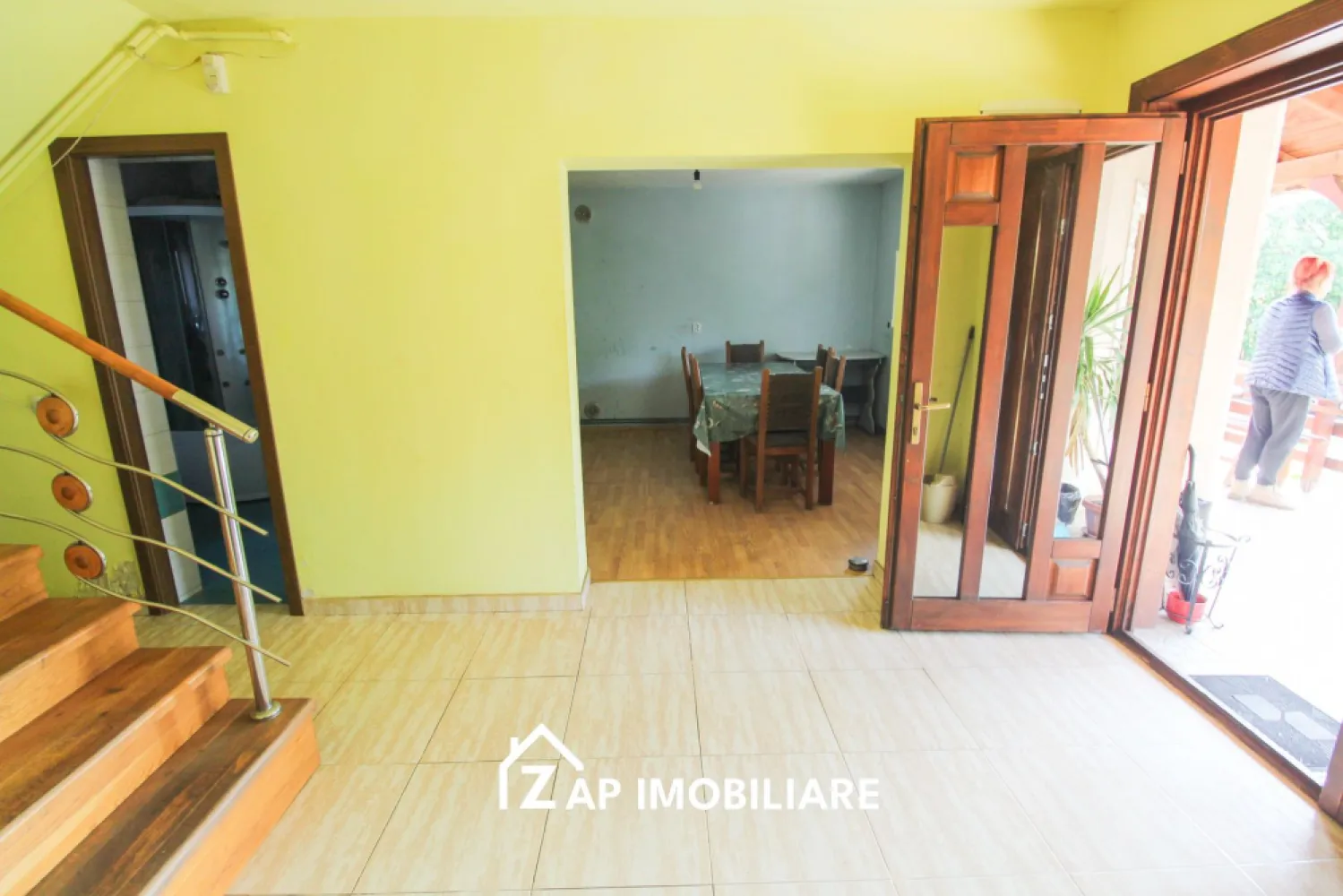 Cazare muncitori - Casa capacitate 8 - 14 persoane - Mentionati ID-ul proprietatii cand apelati: CP2550960
Contact ⓪⑦②⑥ ②②③ ⑧⑧⑥ Sebastian
De închiriat casă, singur în curte 4 camere situată în Ungheni suprafața utilă de 142 mp amplasată pe un teren cu suprafață de 2000 mp.
Compartimentare:
- la parter: 1 camera spatioasa 1 bucătărie, 1 baie
- la etaj: 3 dormitoare, 1 baie, 1 balcon.

Detalii:
- ocupabil imediat
- centrală termică, calorifere, geamuri termopan, ușă PVC
- masina de spalat rufe,
- masina de spalat haine
- 3 frigidere 
- bucatarie de vara dotata complet
- terasa pentru relaxare, 
- 2000 metrii patrati ( suficient loc de parcare pt masini ) 

Casa se închiriază mobilată și utilată dupa cum urmeaza:
4500 LEI - maxim 8 ocupanti
5000 RON - 10 ocupanti
6000 RON - 12 ocupanti
7000 RON - 14 ocupanti
Comisionul perceput este de 50% din valoarea primei chirii si se plateste o singura data in momentul semnarii contractului de inchiriere.