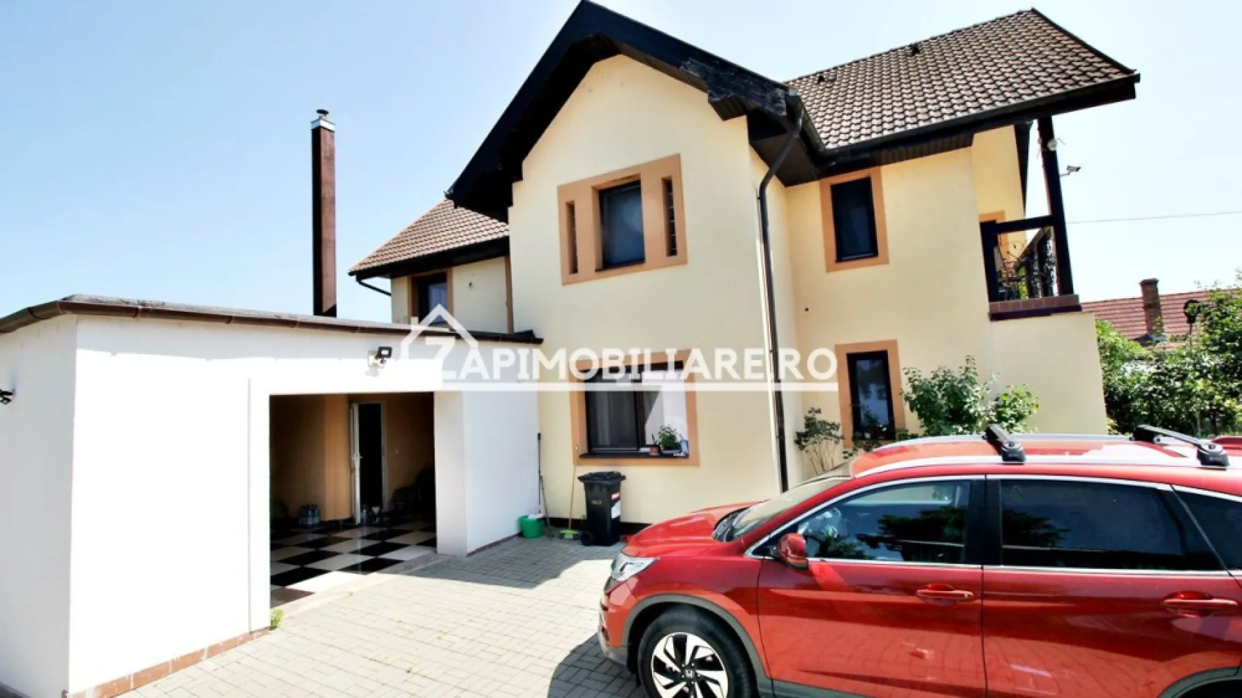Casa 5 camere, 326mp, 1.253mp teren, 0% comision - Contact 0774048706 Bogdan
De vânzare casă, singur în curte 5 camere situată în Santana De Mures suprafața utilă de 224 mp Utili,suprafata construită de 326mp amplasată pe un teren cu suprafața de 1253 mp, 
Compartimentare:
- la parter: 1 living, 1 bucătărie, 1 baie,1 cămară, 1 birou, 1 cameră tehnică,1 magazie, 2 terase, 1 hol, 1 garaj
- la etaj: 3 dormitoare, 1 baie, 1 dressing, 1 balcon, 1terasă, 1 hol, 1 living

Detalii:
- centrală termică pe gaz + centrală pe lemne, incălzire in pardoseală, geamuri termopan, 
- fundația casei are o adâncime de 1 m, pereții sunt din cărămidă de 40 cm, acoperișul de țiglă, izolată cu polistiren de 10 cm.
- anul construcției 2023

Utilitați:
- curent, apă, gaz, canalizare
- sistem de alarma
- camere de supraveghere
Casa se vinde la cheie mobilată și utilată la prețul de 259.000 Euro negociabil. Comision ZERO!
Contact 0774048706 Bogdan
Daca vă place această ofertă sau pentru alte informații sunați la numărul de contact din anunț! 
Compania Zap Imobiliare vă pune la dispoziție toate actele și documentele necesare alături de asistență și consiliere permanentă până la finalizarea achiziției imobiliare. 
Ne dorim să îți oferim cea mai plăcută experiență, îndeplinim vise cu pereți!