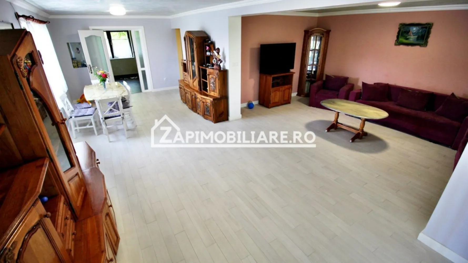 Casa 5 camere, 326mp, 1.253mp teren, 0% comision - Contact 0774048706 Bogdan
De vânzare casă, singur în curte 5 camere situată în Santana De Mures suprafața utilă de 224 mp Utili,suprafata construită de 326mp amplasată pe un teren cu suprafața de 1253 mp, 
Compartimentare:
- la parter: 1 living, 1 bucătărie, 1 baie,1 cămară, 1 birou, 1 cameră tehnică,1 magazie, 2 terase, 1 hol, 1 garaj
- la etaj: 3 dormitoare, 1 baie, 1 dressing, 1 balcon, 1terasă, 1 hol, 1 living

Detalii:
- centrală termică pe gaz + centrală pe lemne, incălzire in pardoseală, geamuri termopan, 
- fundația casei are o adâncime de 1 m, pereții sunt din cărămidă de 40 cm, acoperișul de țiglă, izolată cu polistiren de 10 cm.
- anul construcției 2023

Utilitați:
- curent, apă, gaz, canalizare
- sistem de alarma
- camere de supraveghere
Casa se vinde la cheie mobilată și utilată la prețul de 259.000 Euro negociabil. Comision ZERO!
Contact 0774048706 Bogdan
Daca vă place această ofertă sau pentru alte informații sunați la numărul de contact din anunț! 
Compania Zap Imobiliare vă pune la dispoziție toate actele și documentele necesare alături de asistență și consiliere permanentă până la finalizarea achiziției imobiliare. 
Ne dorim să îți oferim cea mai plăcută experiență, îndeplinim vise cu pereți!