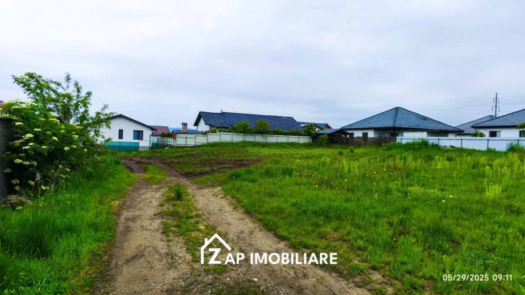 Nazna - Izvorului - 509 mp intravilan - deschidere 19m - ID proprietate: CP2561595
Contact ⓪⑦②⑥ ②②③ ⑧⑧⑥ Sebastian
De vanzare teren intravilan 509 mp, situat in Sancraiu de Mures localitatea Nazna, Strada Izvorului oferit de Zap Imobiliare
- deschidere front 19 m liniari
- utilitati in apropiere - zona cu case 
Pret 41738 euro - 82 euro/mp negociabil
Comision Zero cumparator
