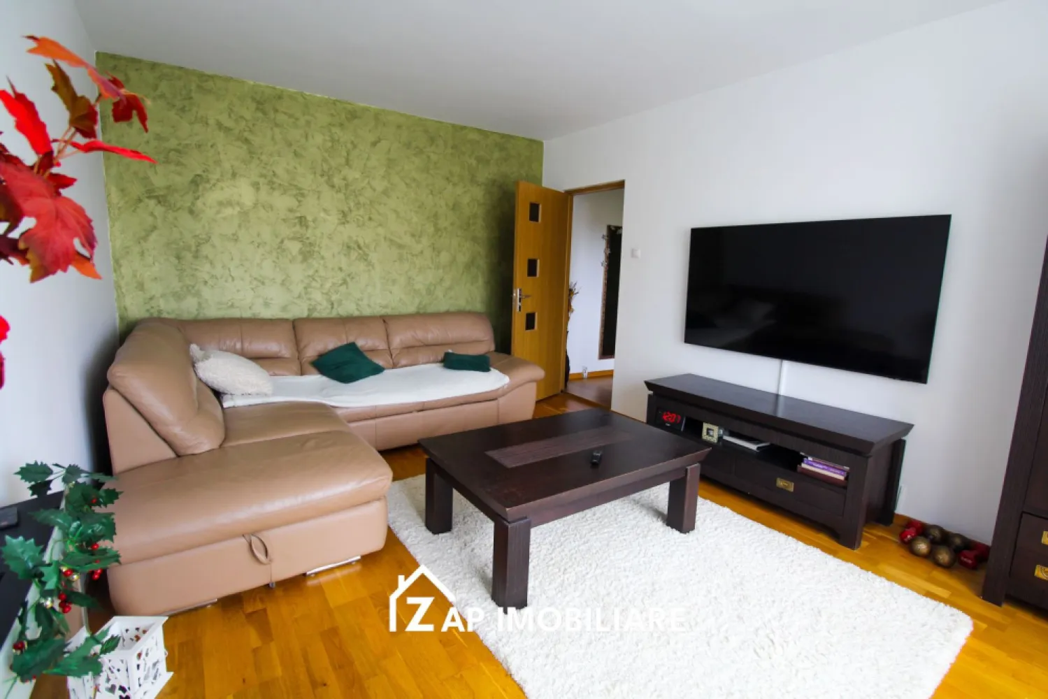 Magurei - Apt 80 mp - 3 camere - 2 bai - decomandat - modern - Mentionati ID-ul proprietatii cand apelati: CP2530085
Comision ZERO pentru cumparator!
Contact ⓪⑦②⑥ ②②③ ⑧⑧⑥ Sebastian
De vânzare apartament 3 camere decomandat confort 1 , situat pe strada Magurei, suprafață utilă de 80 mp, situat la etajul 4 din 4 oferit de Zap Imobiliare 
Detalii: 
- 1 living, 2 dormitoare, 1 bucătărie, 2 bai, 1 balcon închis cu termopan , 1 hol
- 1 pivnita
- centrală termică, calorifere, geamuri termopan, ușă metalică.
- aer conditionat
- masina de spalat, cuptor, plita etc.

Locuința se vinde mobilat la prețul de 129500 Euro negociabil. Comisionul este ZERO pentru cumparator
Contact ⓪⑦②⑥ ②②③ ⑧⑧⑥ Sebastian

Proprietatea se află într-o zonă cu un confort deosebit, datorită amplasării în imediata apropiere a tot ceea ce înseamnă viață modernă, și anume: mijloace de transport în comun, magazine, unități de învățământ de toate gradele, piață, parc, bănci, farmacii, s.a.
Dacă vă place această ofertă - sau pentru alte informații sunați la numărul de contact din anunț! 
Compania Zap Imobiliare vă pune la dispoziție toate informațiile, actele și documentele necesare alături de asistență și consiliere permanentă până la finalizarea achiziției imobiliare. Ne dorim să îți oferim cea mai plăcută experiență, îndeplinim vise cu pereți!