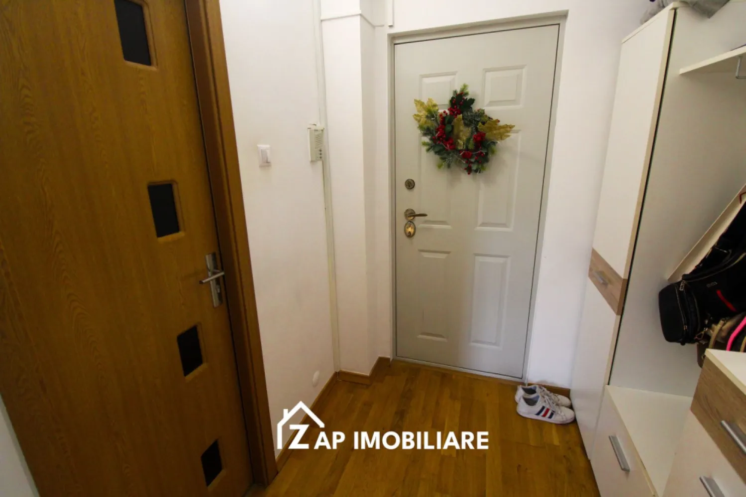 Magurei - Apt 80 mp - 3 camere - 2 bai - decomandat - modern