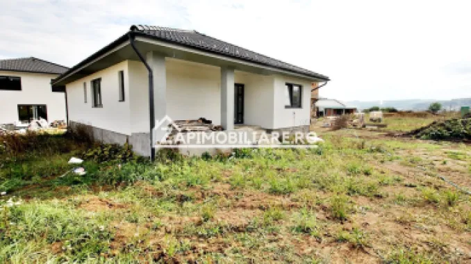 Casa la cheie cu gard,4 camere,2 bai,528mp teren, zona Penny
