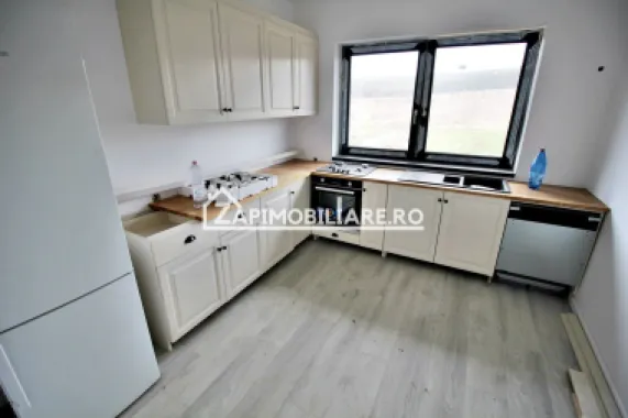 Casa la cheie cu gard,4 camere,2 bai,528mp teren, zona Penny