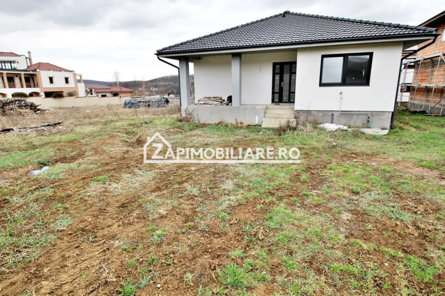 Casa la cheie cu gard,4 camere,2 bai,528mp teren, zona Penny