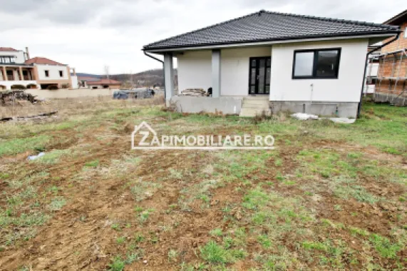 Casa la cheie cu gard,4 camere,2 bai,528mp teren, zona Penny