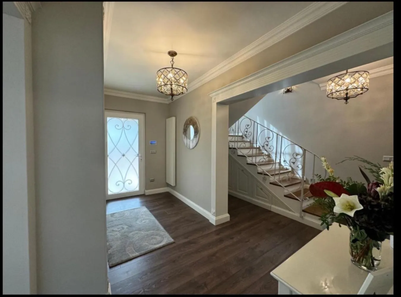 Casa Premium 6 camere,5 băi, Piscină, saună, 768 mp teren, - Contact 0774048706 Bogdan
De vânzare casă Premium, singur în curte 6 camere 5 băi, situată în Livezeni suprafața de 285 mp amplasată pe un teren cu suprafața de 768 mp,
Compartimentare:
- ideală pentru 2 familii avand demisolul separat de restul casei cu acces pe o scară din granit masiv
- la demisol 1 cameră, 1 bucătărie, 1 baie, 1 cameră tehnică,1 terasă
- la parter: 1 living, 1 bucătărie, 1 baie, 1 dormitor, 1 garaj, 1 hol, 1 terasă
- la etaj: 4 dormitoare, 2 băi, 4 dresinguri, 1 balcon.1 birou,1 spatiu de depozitare in jur de 30 mp
- in curte este amenajat un foidor cu loc pentru gradar,cuptor pentru pizza,aragaz, apă, canalizare
- in curte există o clădire amenajată cu piscină incălzită, saună, 1 baie cu dus, toate funcionale
- Gard imprejurul intregii curti din fier forjat vopsit in camp electrostatic aprox 15 tone, tabla groasa de calitate
Detalii:
- centrală termică, calorifere, geamuri termopan,
- sistem panouri fotovoltaice de 17 kw
- fundația casei are o adâncime de 1,5 m, pereții sunt din beton, toti peretii, sistem Briks, adus din Austria, izolata dupa standardele sistemului, foarte calduroasa, acoperișul de țiglă Creaton de cea mai buna calitate, greutate pe tot acoperisul casei 4 tone (fata de cea clasica, ce avea greutate de peste 30 tone), 
- anul construcției 

Utilitați:
- curent, apă, gaz, canalizare

Casa se vinde la cheie, mobilată și utilată la prețul de 695.000 Euro negociabil. Comision ZERO!
Contact 0774048706 Bogdan
Daca vă place această ofertă sau pentru alte informații sunați la numărul de contact din anunț! 
Compania Zap Imobiliare vă pune la dispoziție toate actele și documentele necesare alături de asistență și consiliere permanentă până la finalizarea achiziției imobiliare. 
Ne dorim să îți oferim cea mai plăcută experiență, îndeplinim vise cu pereți!