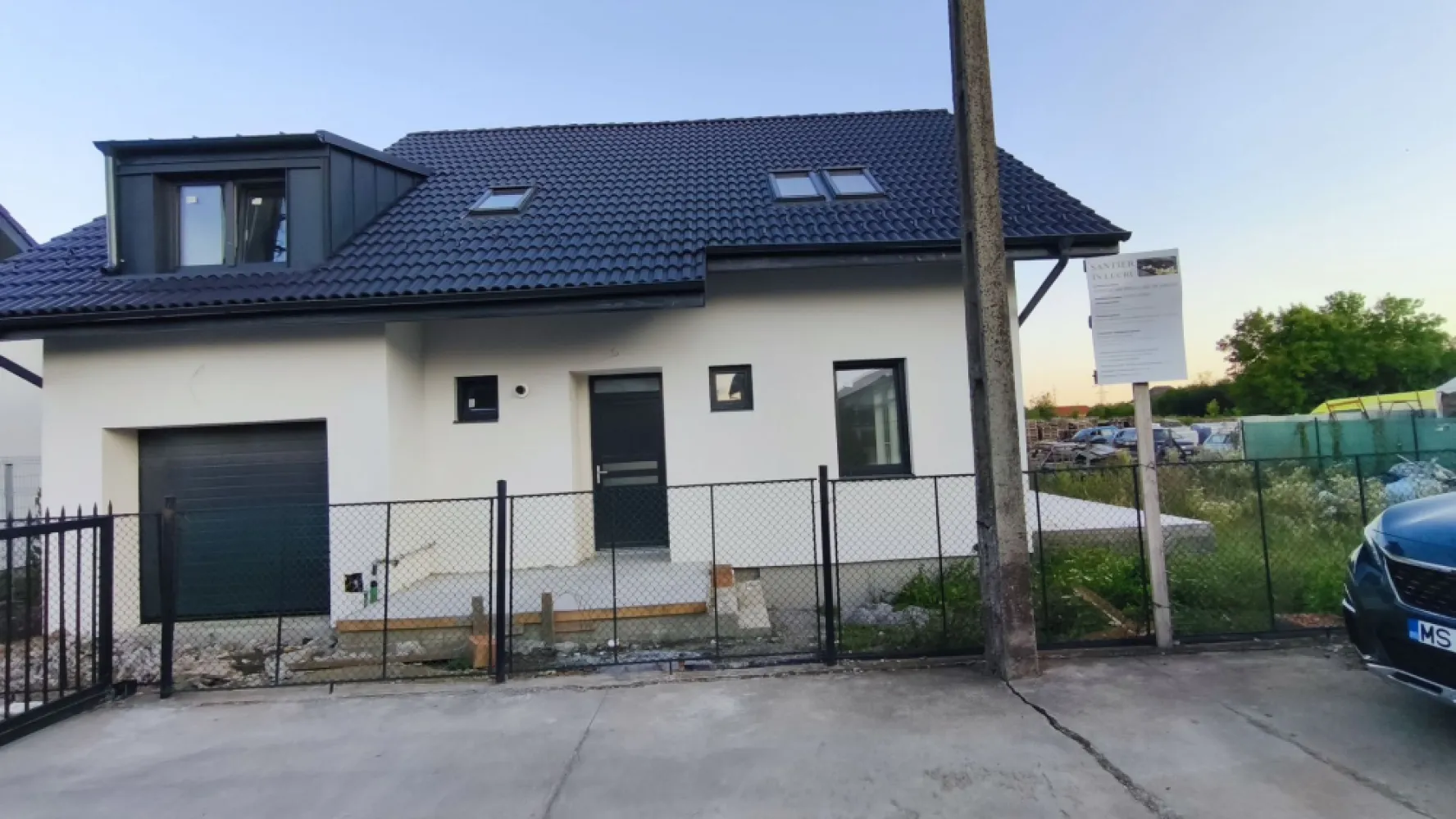 Casa Individuala 135 mp cu garaj - Unirii - Voinicenilor - Mentionati ID-ul proprietatii cand apelati: CP2255004
Comision ZERO pentru cumparator!
Contact ⓪⑦②⑥ ②②③ ⑧⑧⑥ Sebastian
De vanzare două case single, amplasate pe un drum privat într-o zonă superbă, unde te vei bucura de liniște, spațiu și lumina naturală! 
Fiecare locuință dispune de o parcelă de 350 mp și o suprafață utilă de 135 mp, gândită inteligent pentru confortul tău.

Detalii importante:

* Proiect 2024: Casele sunt în curs de construire și vor fi predate la stadiul semifinisat, pentru a-ți oferi libertatea de a le personaliza după gust.
* Toate utilitățile sunt asigurate: curent, gaz, apă și canalizare.

Predare semifinisată – gata pentru a fi transformate în „acasă”

* Exterior complet finisat: izolație termică din polistiren, tencuială decorativă, jgheaburi și burlane montate, ferestre termopan de calitate superioară și ușă de acces principal. Ușa de la garaj va fi montată și poate fi automatizată la cerere.
* Interior configurat pentru confort maxim:
* Rețelele de energie electrică sunt deja instalate, cu prize și întrerupătoare în toate încăperile.
* Încălzire în pardoseală, atât la parter, cât și la etaj, perfectă pentru confort în sezonul rece.
* Rețele sanitare poziționate pentru baie, garaj și bucătărie, cu spații pregătite pentru montarea obiectelor sanitare.
* Pereți tencuiți și gletuiți, pregătiți pentru vopsit, în așteptarea paletei de culori alese de tine.
* Spațiile pentru uși interioare sunt deja pregătite pentru instalare.

Terasă, curte și grădină – un cadru perfect pentru relaxare

* Terasa exterioară se poate personaliza la mărimea dorită și chiar repoziționa în funcție de cerințe
* Curtea e gândită pentru a fi ușor de întreținut, fiind parte a unui teren perfect drept, fără denivelări
* Accesul pietonal și cel pentru garaj vor fi pavate cu dale gri elegante.
* Porțile de acces pot fi personalizate după preferințele tale.
Costuri 

Total: 179000 euro: teren+ construcție la stadiul semifinisat, conform dosar de arhitectură și instalații aprobat.
Contact ⓪⑦②⑥ ②②③ ⑧⑧⑥ Sebastian