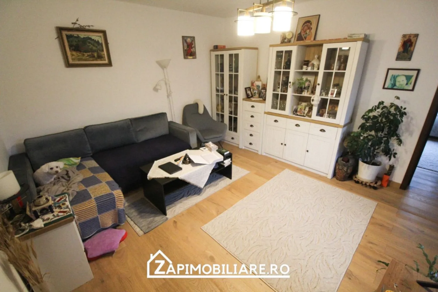 Zona Budai - Casa 1 nivel singur pe curte - 431 mp teren - Mentionati ID-ul proprietatii cand apelati: CP2257265
Contact ⓪⑦②⑥ ②②③ ⑧⑧⑥ Sebastian
De vânzare casă renovata 2015 , singur în curte suprafața utilă de 70 mp amplasată pe un teren cu suprafața de 431 mp, 
Compartimentare:
 1 living 1 dormitor, 1 bucătărie, 1 baie
Detalii:
- centrală termică, calorifere, geamuri termopan, ușă PVC
- casa 1 nivel pereții sunt din cărămidă, acoperișul de țiglă/ tablă, izolată cu polistiren de 10 cm.
- pivniță, pod mansardabil, 

Utilitați:
- curent, apă, gaz, canalizare

Casa se vinde partial mobilata la prețul de 249000 Euro negociabil. Comision ZERO!
Contact ⓪⑦②⑥ ②②③ ⑧⑧⑥ Sebastian Daca vă place această ofertă sau pentru alte informații sunați la numărul de contact din anunț!