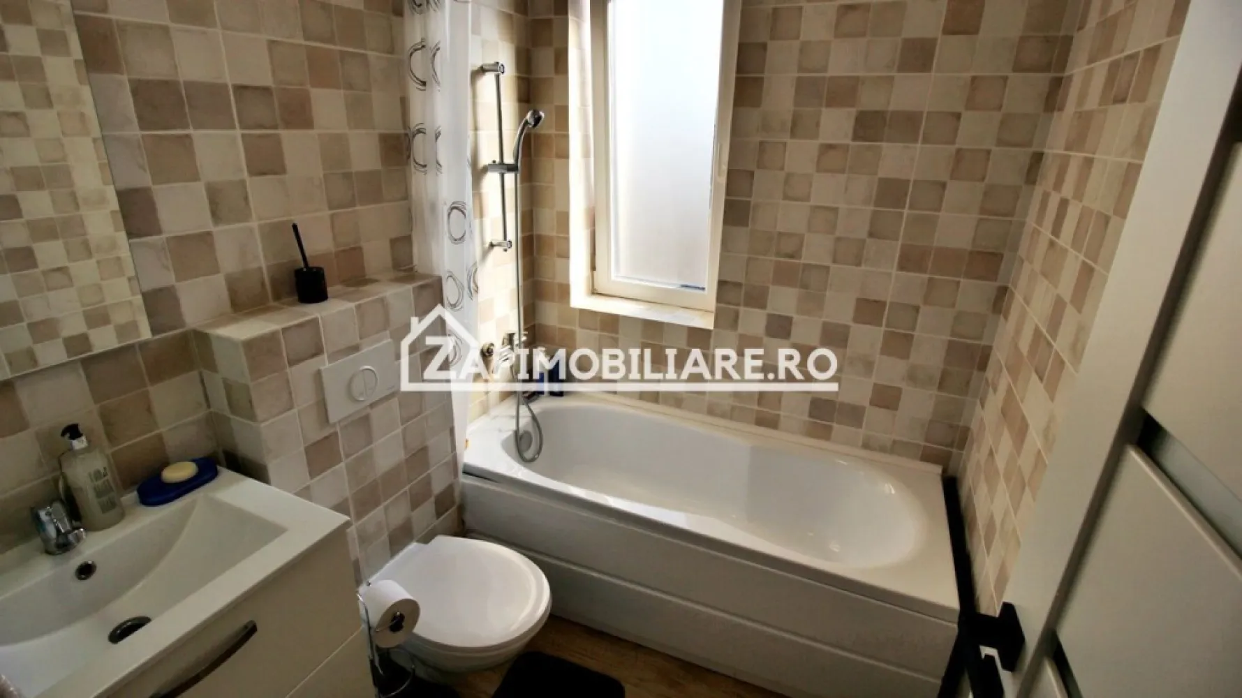 Apartament 3 camere,2 băi,bloc NOU,68mp, - Contact 0774048706 Bogdan
De vanzare apartament 3 camere in bloc nou izolat cu vată bazaltică de 15 cm ,decomandat confort 1, situat la et 2 din 3 în cartierul Unirii aproape de magazinul Palas, suprafață utilă de 68 mp + balcon de 5 mp oferit de Zap Imobiliare.
Detalii:
- 1 living, 2 dormitoare, 1 bucătărie, 2 băi, 1 balcon deschis, 1 hol,1 cameră tehnică, 
- centrală termică, incălzire in pardoseală, geamuri tripan, bloc izolat cu vată bazaltică de 15 cm 
- masina de spalat rufe, frigider, aragaz
Proprietatea se află într-o zonă cu un confort deosebit, datorită amplasării în imediata apropiere a tot ceea ce înseamnă viață modernă, și anume: mijloace de transport în comun, magazine, unități de învățământ de toate gradele, piață, parc, bănci, farmacii, s.a.
Locuința se vinde partial mobilată și utilată la prețul de 127000 Euro negociabil. Comision Zero!
Contact 0774048706 Bogdan
Acest anunț nu corespunde cerințelor tale? Sună la numărul afișat în anunț și unul dintre agenții noștri te va ajuta cu alte oferte personalizate în funcție de cerințele tale.