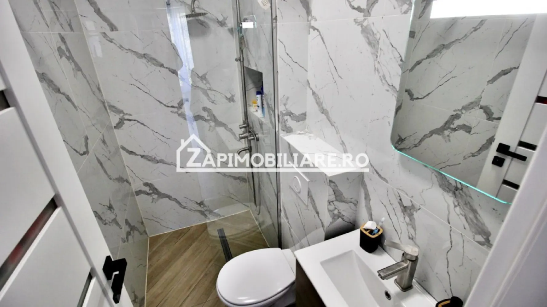 Apartament 3 camere,2 băi,bloc NOU,68mp,