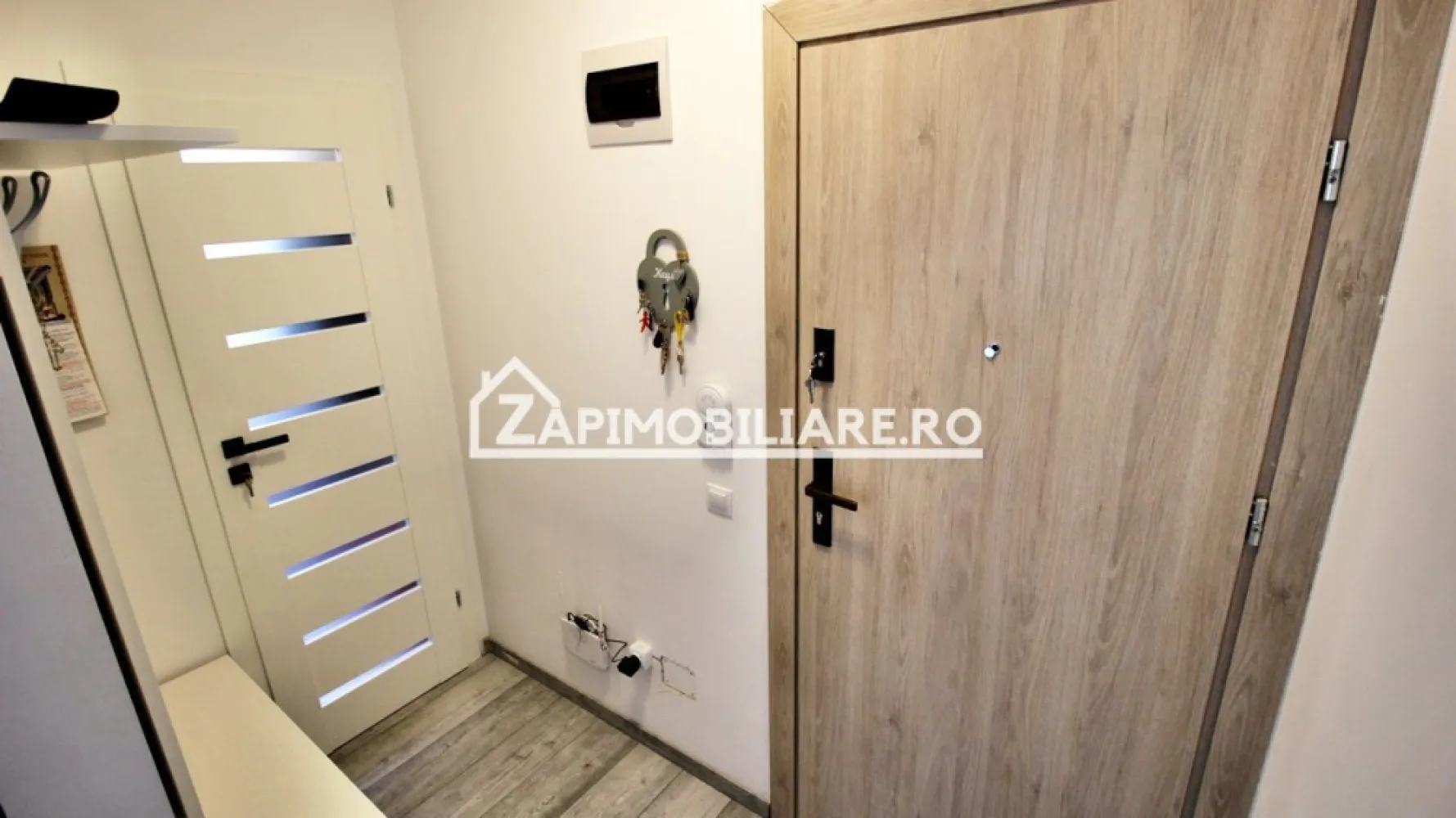Apartament 3 camere,2 băi,bloc NOU,68mp,