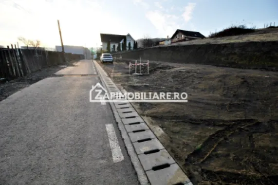 Teren Intravilan cu puz si utilităti, 618 mp