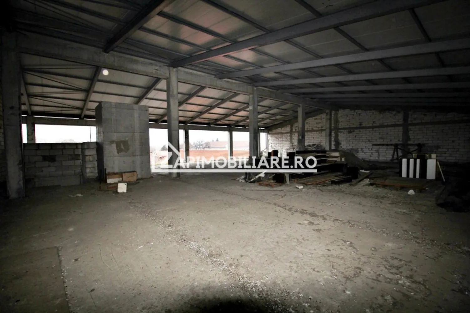 Spatiu comercial 2.800 mp.Piata Republicii,555 euro mp