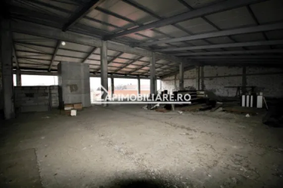 Spatiu comercial 2.800 mp.Piata Republicii,555 euro mp